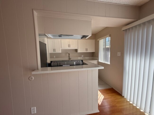 Building Photo - 1026 Grover Ave Unit 1