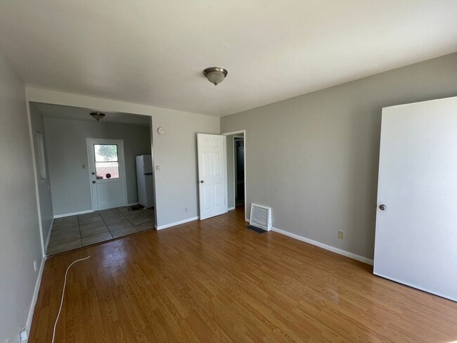 Photo - 649 Hawthorne St Unit B