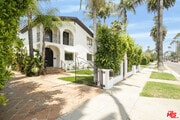 Photo - 209 N Doheny Dr House