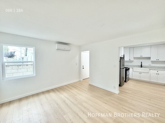 Photo - 5723 Willowcrest Ave Unit 4