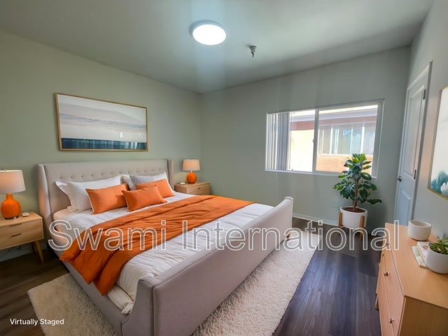 Photo - 5010 S Figueroa St