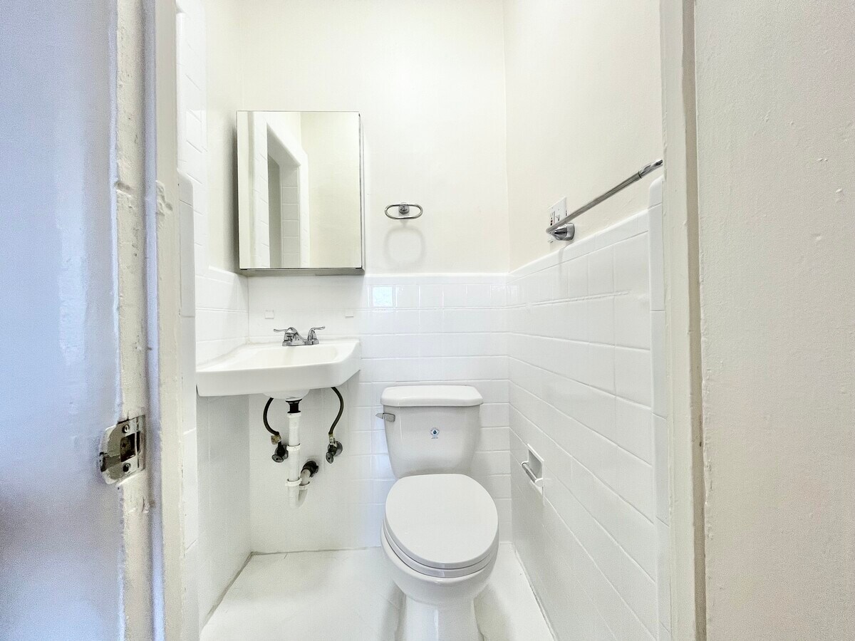 Photo - 652 S Dunsmuir Ave Unit 106