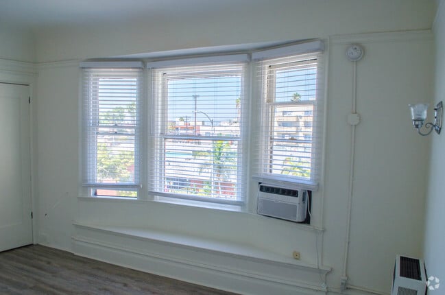 Building Photo - 836 S Burlington Ave Unit 5 Rental