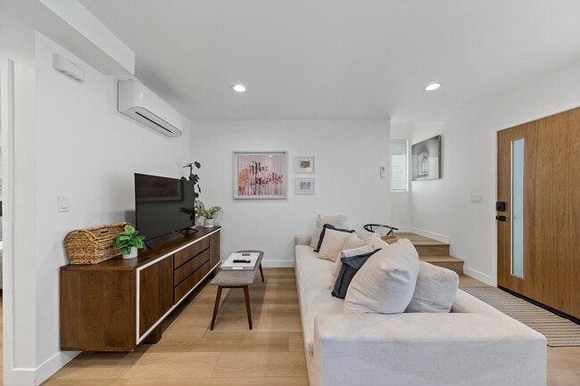 Photo - 4366 Toland Way