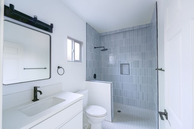 Photo - 2860 Webster Ave Unit 2851-1