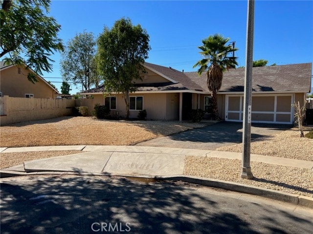 Photo - 421 Royal Cir