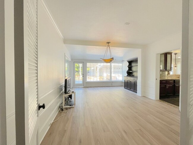 Photo - 1055 Winston Ave