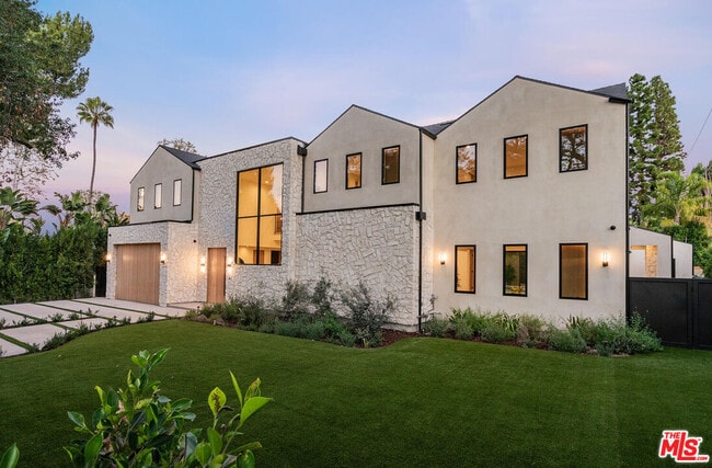 Photo - 5064 Encino Ave