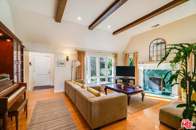 Photo - 200 S Wetherly Dr