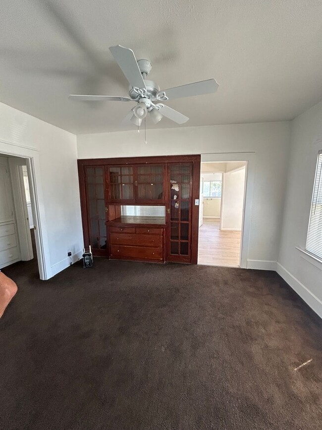 Photo - 410 E B St