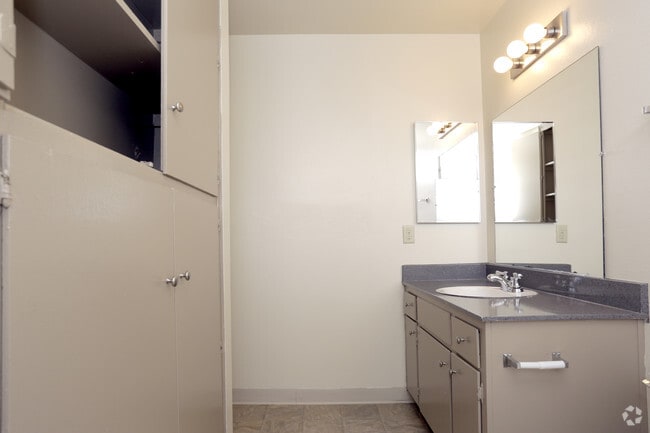 1BR, 1BA - 584 SF - Oak Valley