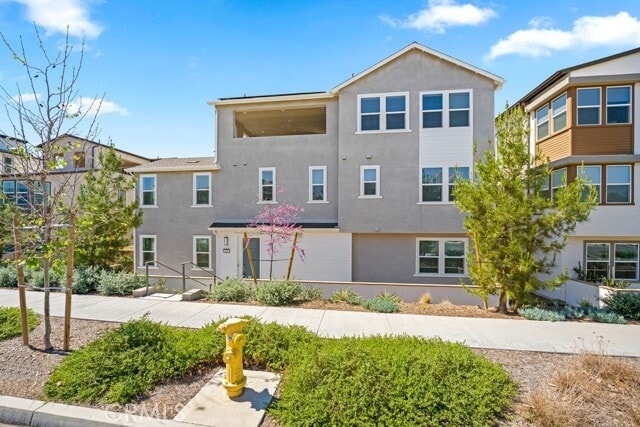 Building Photo - 430 Lobata