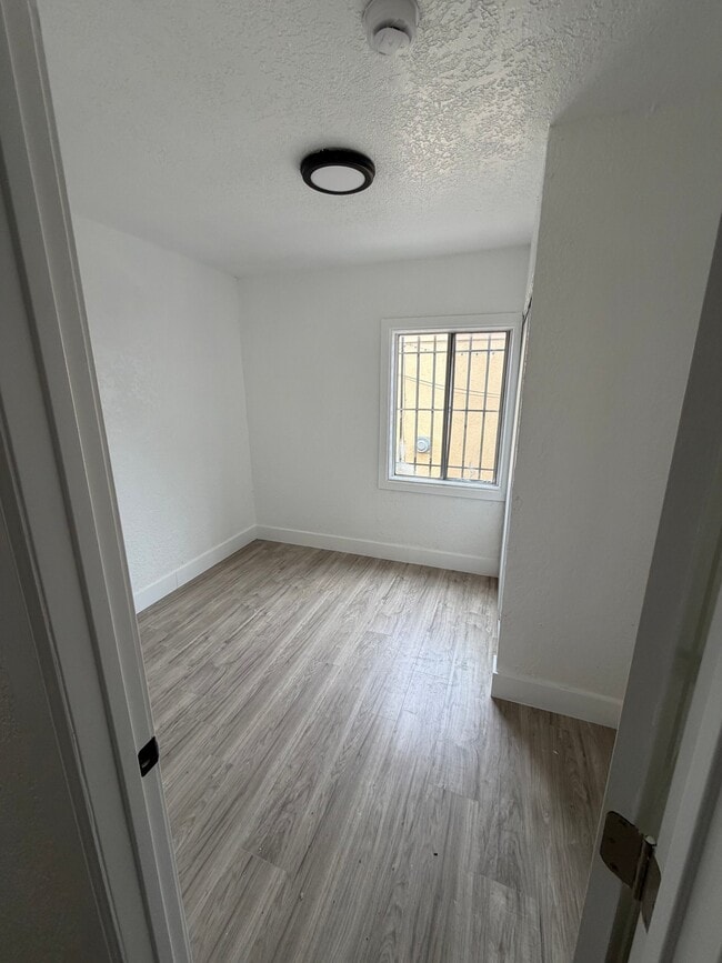 Photo - 11100 Normandie Ave