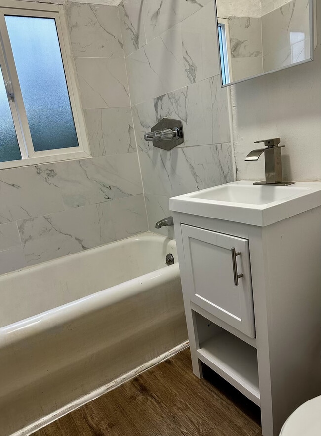 Photo - 404 E Chevy Chase Dr