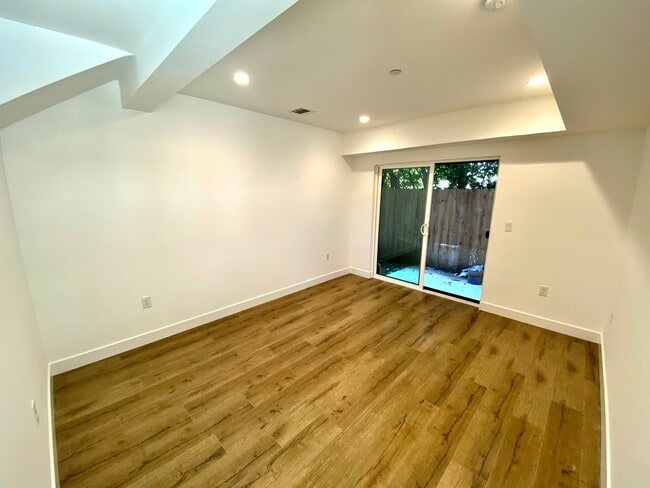 Photo - 1406 N Sycamore Ave Unit 1406 1/2