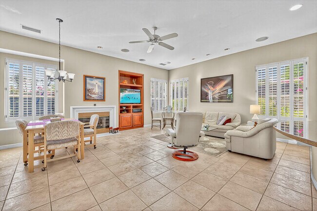 Photo - 4 Milano Cir