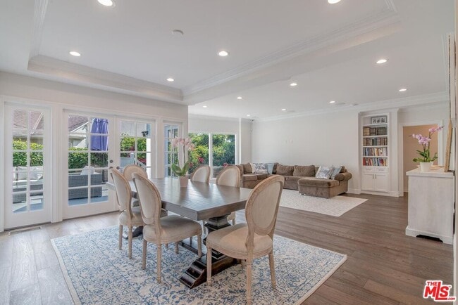 Photo - 9500 Sawyer St