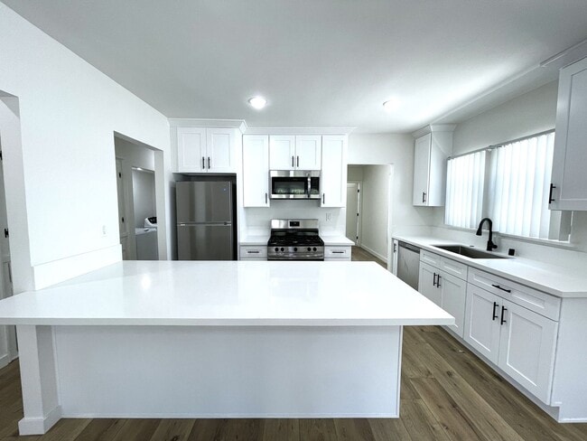 Building Photo - 4021-23 Duquesne Unit 4021