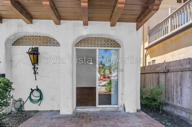 Photo - 325 Rosemont St