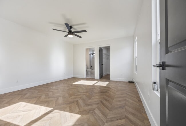 Building Photo - 5916 Walnut Ave