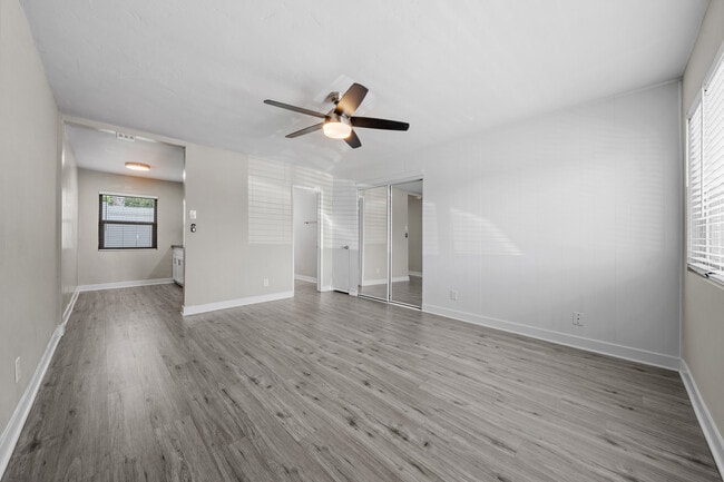 Building Photo - Park Lofts Apartments Unit M