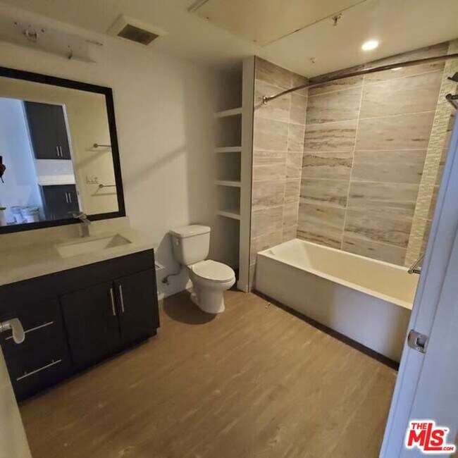 Photo - 11405 Chandler Blvd Unit 610