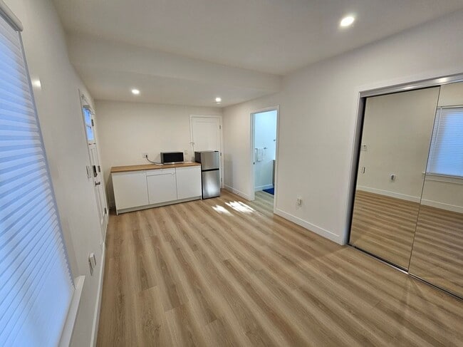 Photo - 533 N St Andrews Pl Unit A