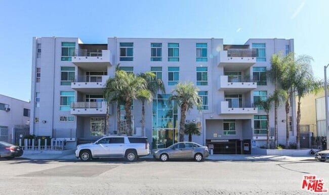 Building Photo - 332 S Oxford Ave Unit 201