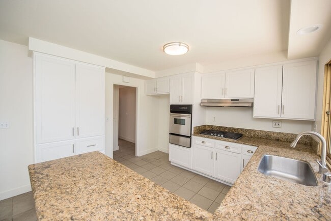 Photo - COSTA MESA: 3 Bedroom Single Story Home with a Pool