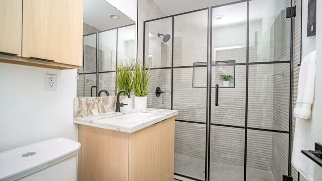 Photo - 1570 Myra Ave Unit #1570