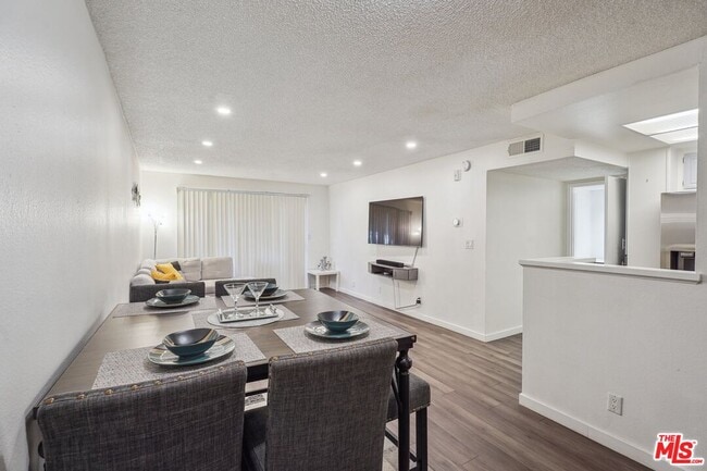 Photo - 22100 Burbank Blvd Unit 260G