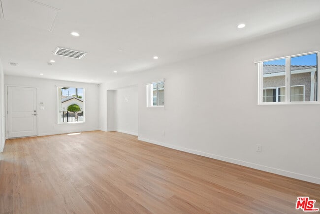 Photo - 2617 Carmona Ave