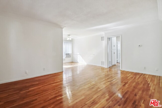 Photo - 1411 N Fairfax Ave Unit 22