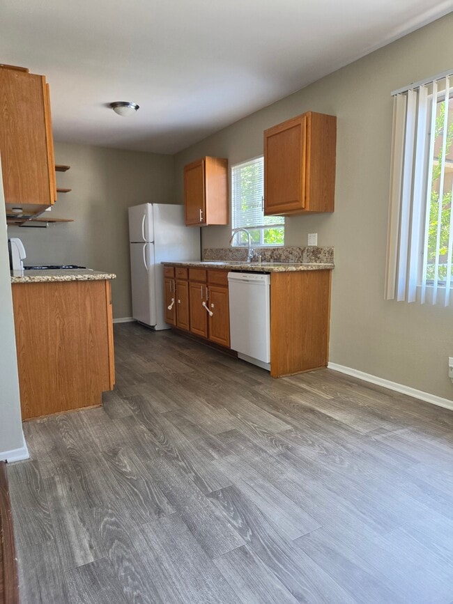 Photo - 17620 Burbank Blvd Unit 9