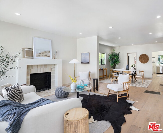 Building Photo - 976 Hyperion Ave