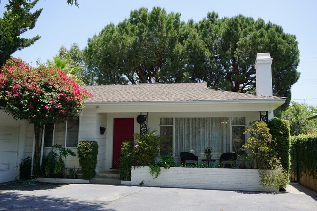Building Photo - Beautiful Lake Balboa Single Family Home: 3 Bedroom/1 Bathroom/ 2-car garage