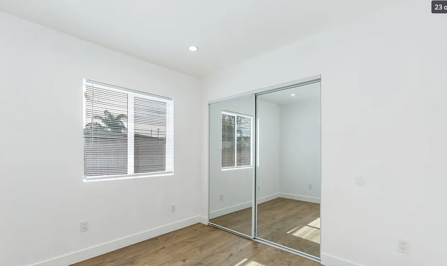 Photo - 15812 Chatsworth St