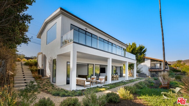 Building Photo - 6656 Dume Dr Rental