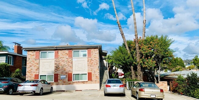 Building Photo - BLOCKS TO THE BAY! 2BD/1BA APARTMENT IN PACIFIC BEACH! Only $2,595mo! Unit 1954 1/2 Oliver Avenue