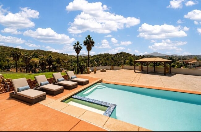 Photo - 1710 Lotus Ln
