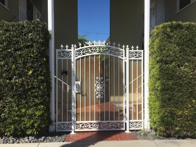 gated front entrance - 4435 E Ocean Blvd Unit 4