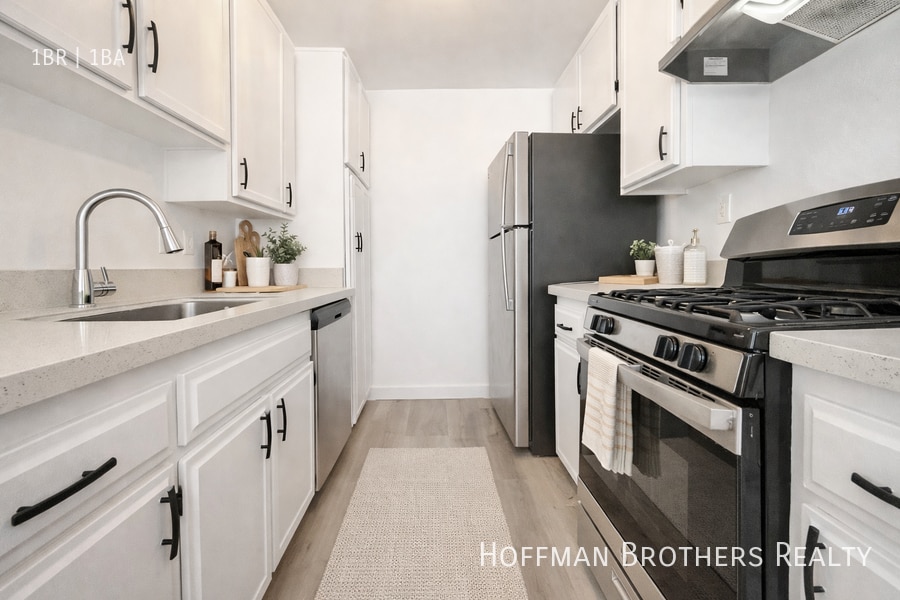 Photo - 11817 Victory Blvd Unit 104