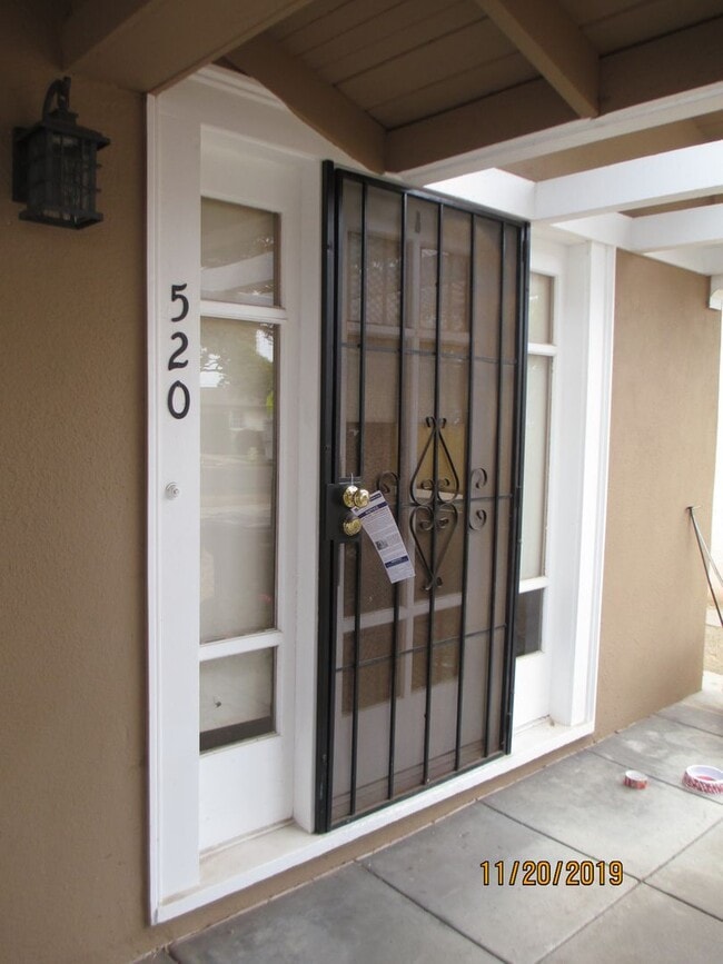 Building Photo - 520 E Cypress St