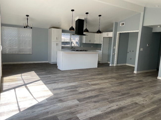 Photo - 510 W Woodcrest Ave