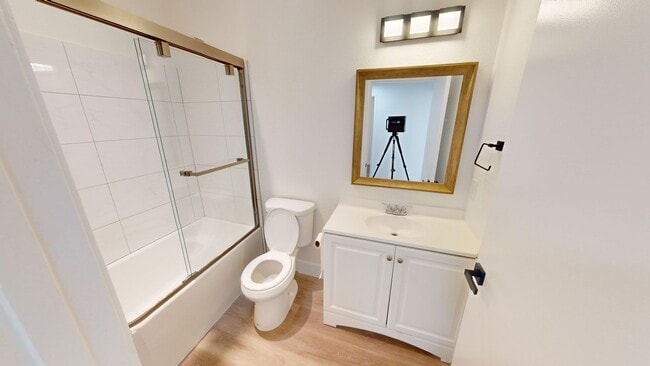 Photo - 5804 Woodman