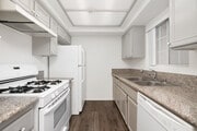 2BD, 2BA - 1,100SF - Kitchen - Cloverdale Apartments