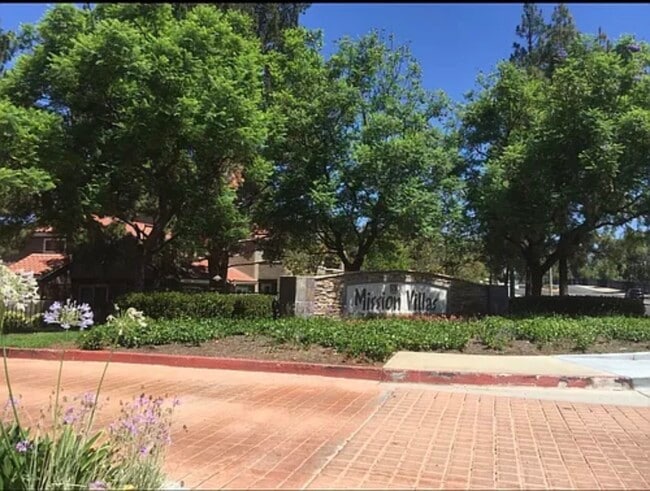 Building Photo - 200 E Alessandro Blvd Unit #34