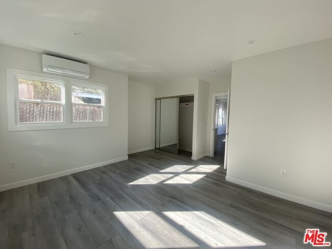 Photo - 142 Douglas St