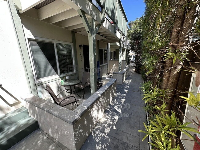 Photo - 3923 Lamont St Unit 2