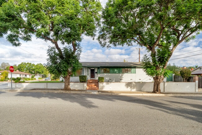 Building Photo - 5651 N Bryn Mawr St